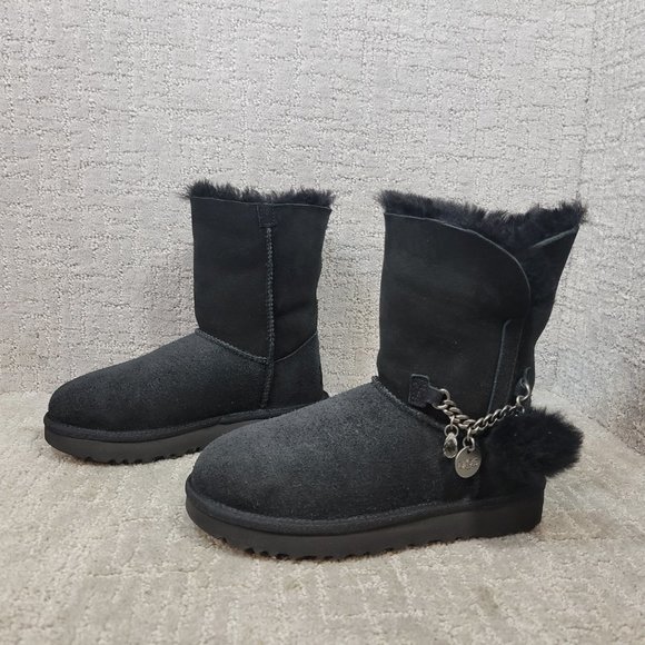 UGG Classic Mini Women's Size US 5 Black Sheepskin Chain Logo Strap Boots NEW - Picture 4 of 10